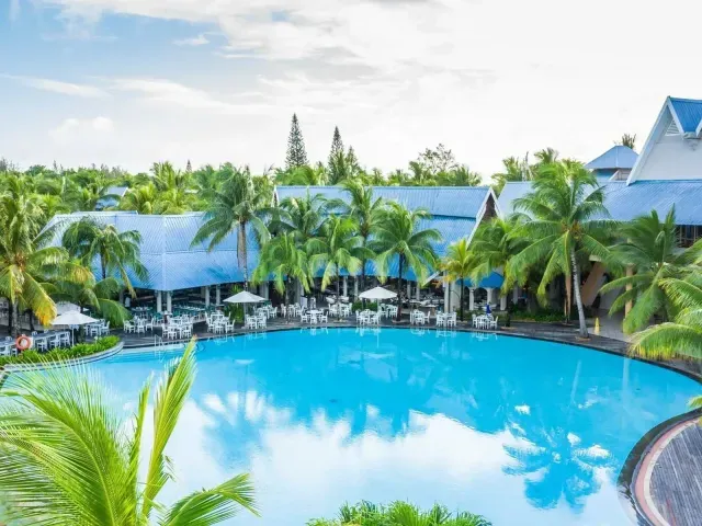 Victoria Beachcomber Resort & Spa photo 2